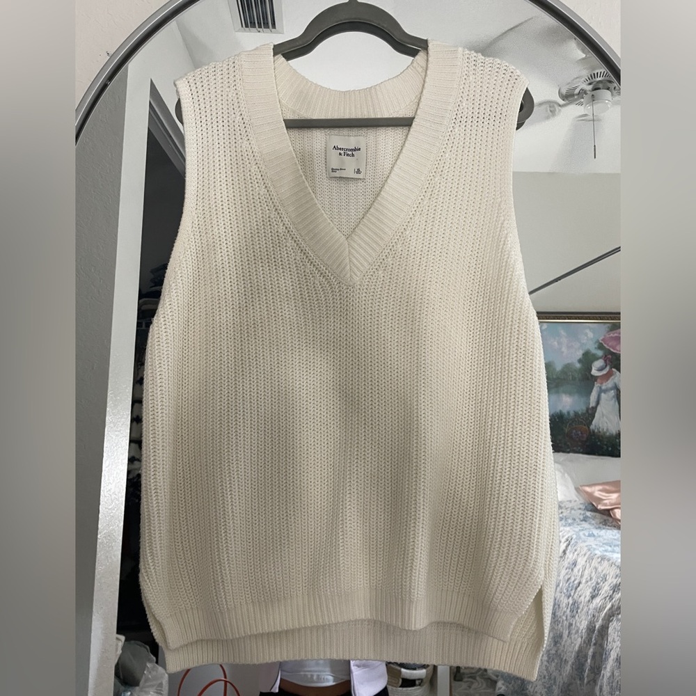 NWOT Abercrombie & Fitch Off-White Cable Knit Sweater Vest - Picture 2 of 2